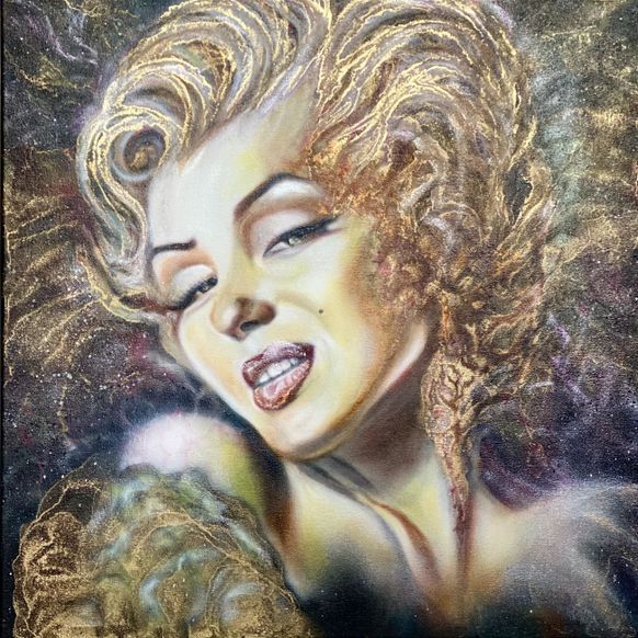 «The seductive charm of Marlene Monroe»